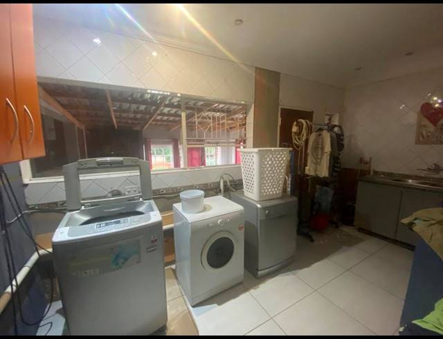 6 BEDROOM HOUSE FOR SALE IN DENNESIG